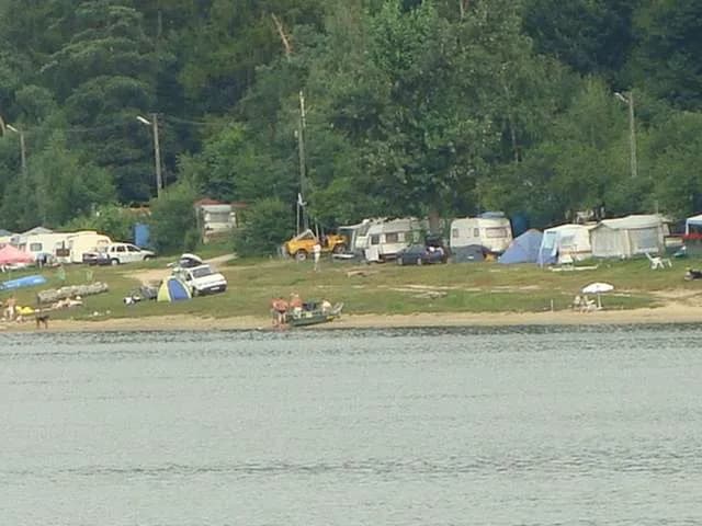 Kempingi nad jeziorem Rożnowskim - najlepsze miejsca na wypoczynek