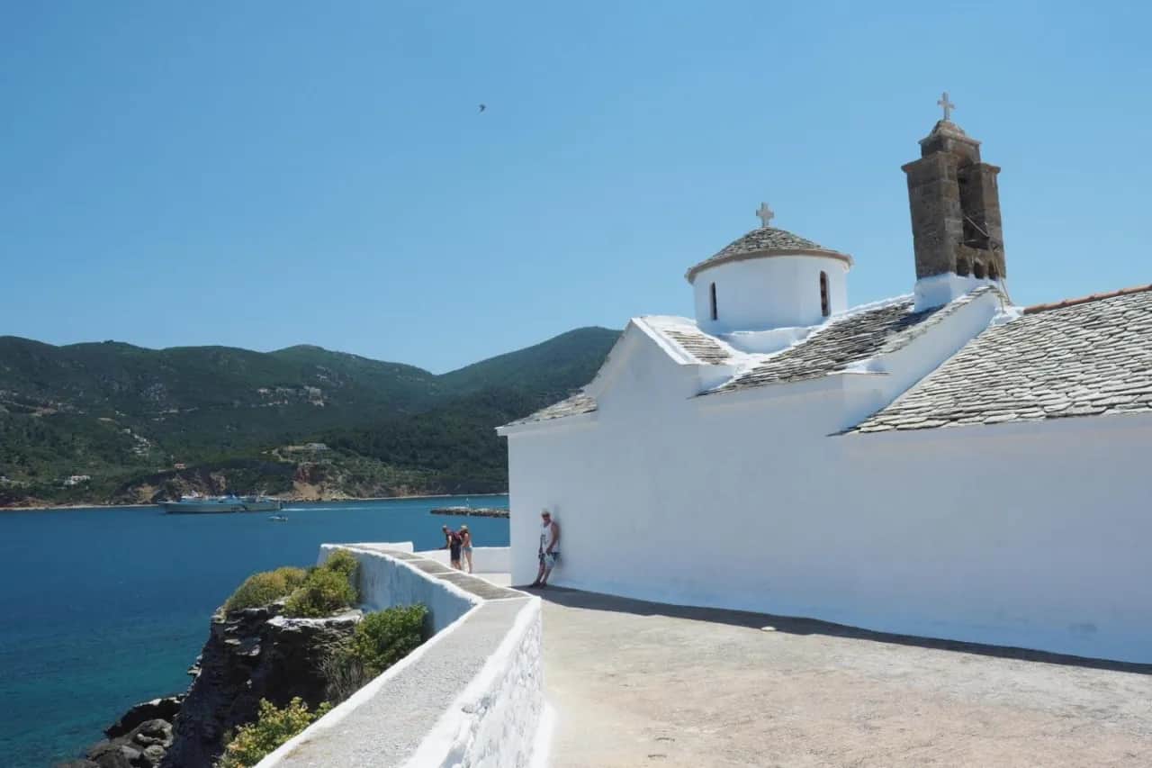 Na jakiej wyspie kręcono Mamma Mia? Odkryj tajemnice Skopelos