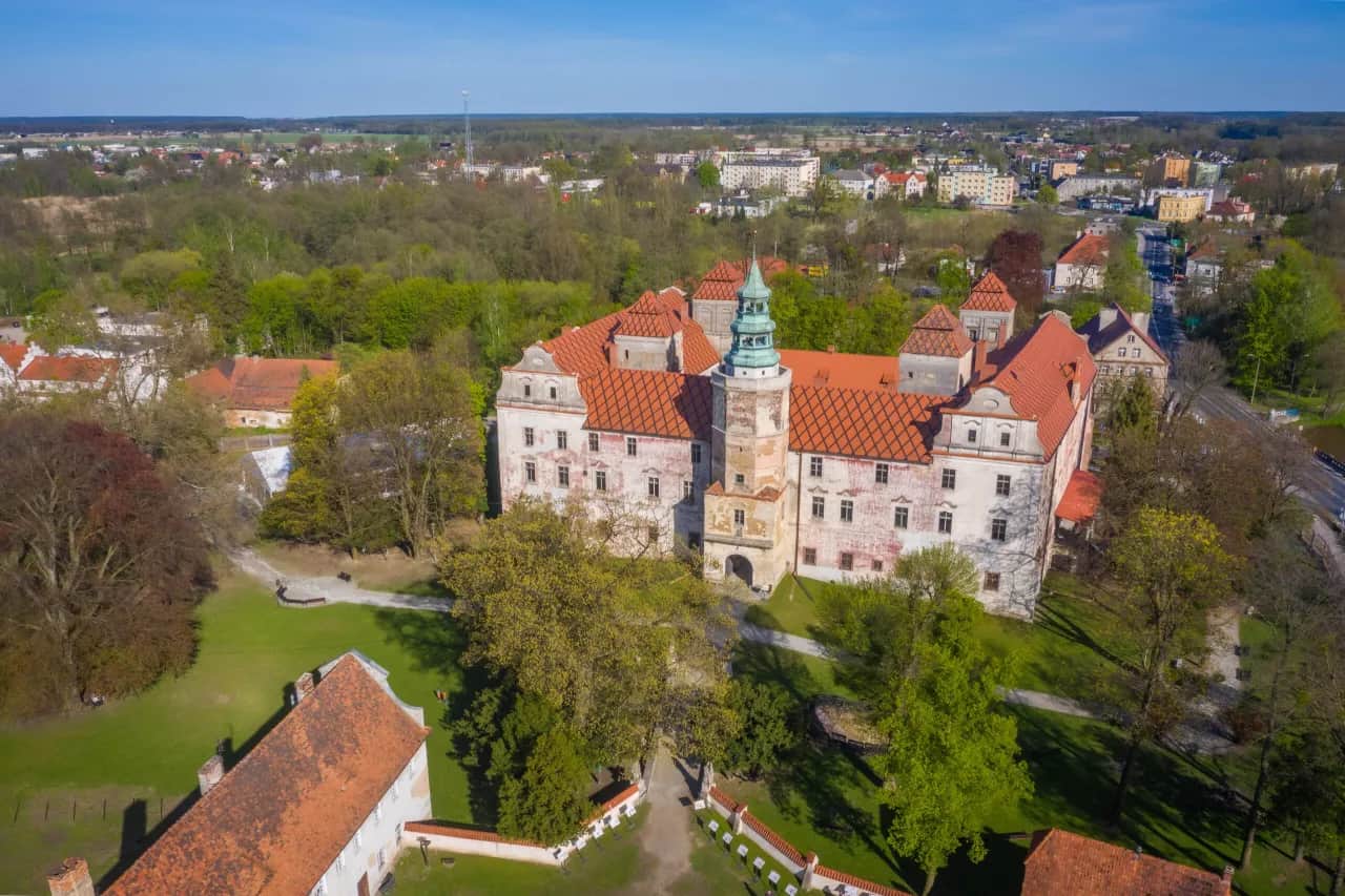 Zamek w Niemodlinie zdjęcia – odkryj piękno tej historycznej rezydencji
