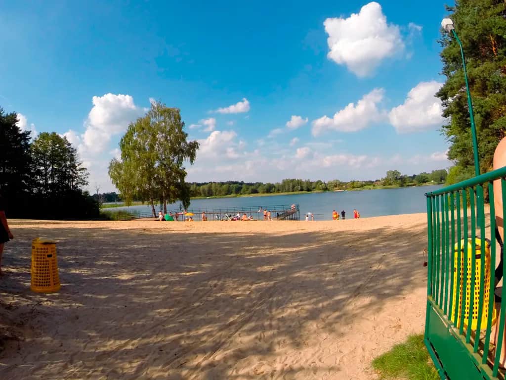 Jezioro Białe w Gostyninie: Opinie turystów o ukrytych wadach i zaletach