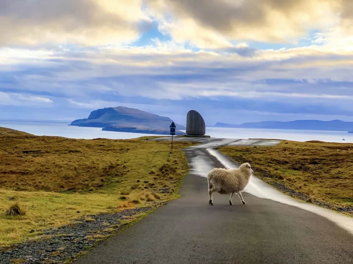 Do jakiego państwa należą wyspy owcze? Zaskakujące fakty o autonomii