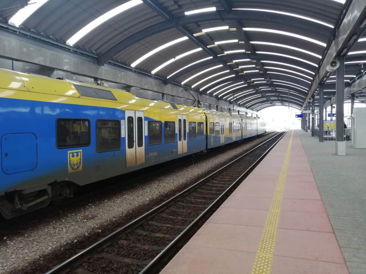 Jak dojechać do Ustronia pociągiem - szybkie połączenia i porady