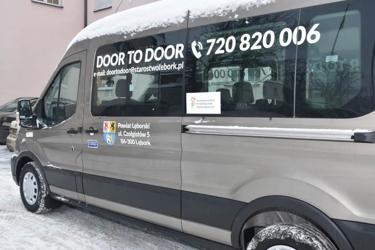 Jak dojechać z Lęborka do Łeby? Sprawdź najlepsze opcje transportu