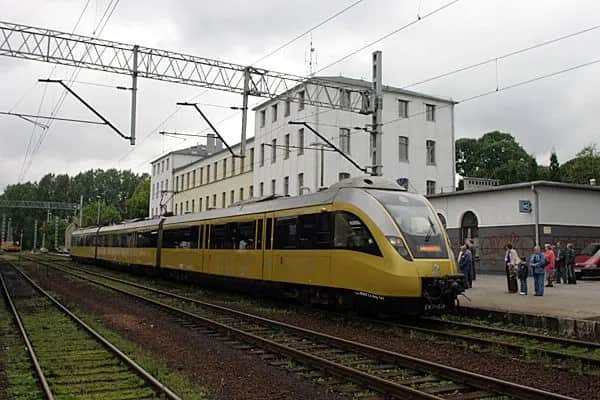 Jak dojechać pociągiem do Mielna? Sprawdź najlepsze trasy i opcje