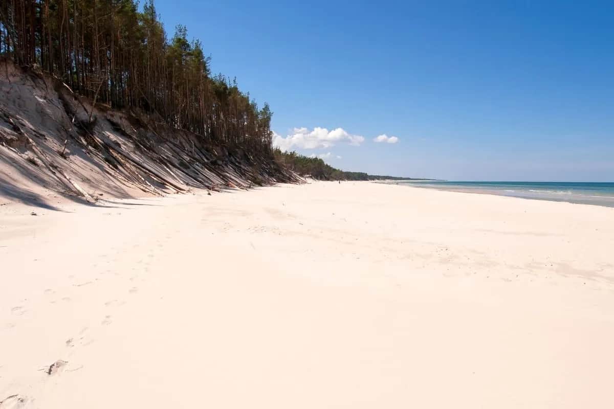 Łeba plaża wschodnia czy zachodnia – która lepsza dla Ciebie?