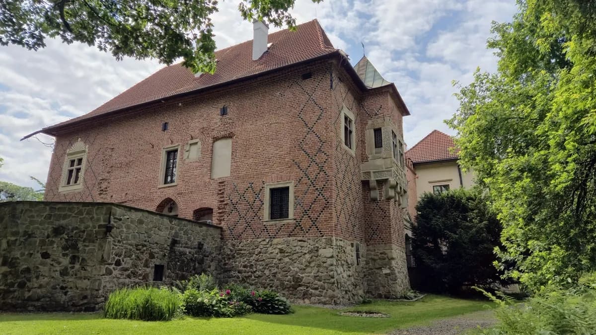 Zamek w Dębnie godziny otwarcia – nie przegap idealnego czasu na wizytę