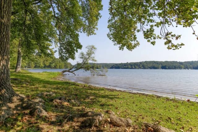 Działki nad jeziorem pomorskie – idealne miejsca na inwestycję i relaks