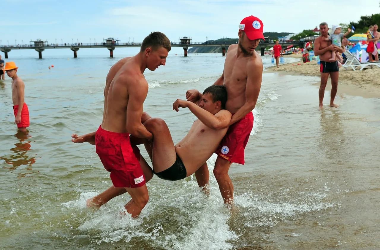 Ile zarabia ratownik nad morzem? Zaskakujące stawki i możliwości