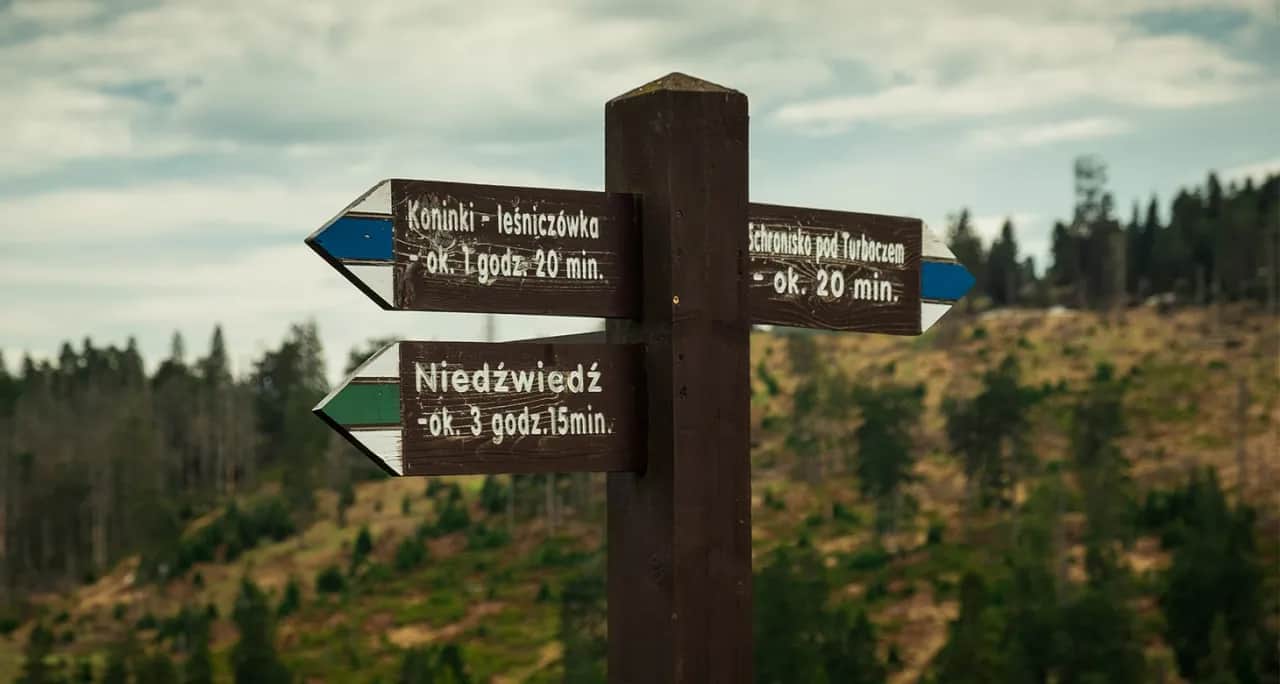 Co oznacza szlak czerwony? Kluczowe informacje o trasach turystycznych