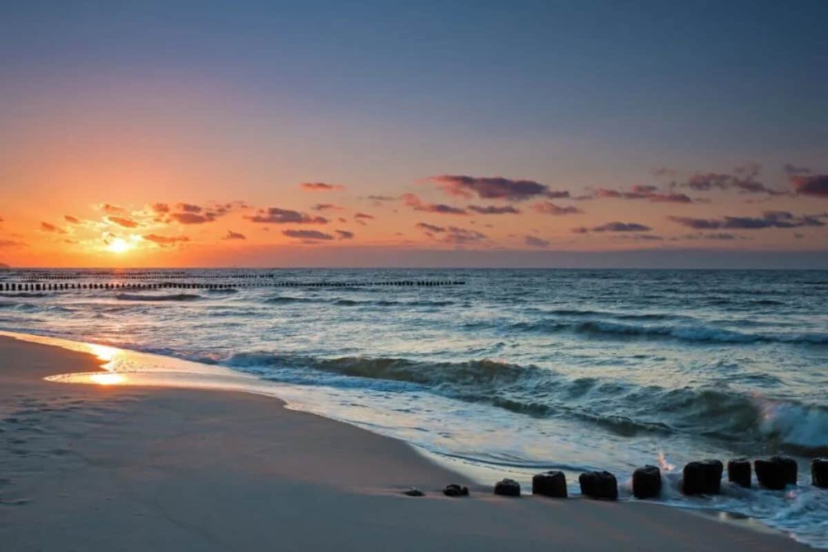 Łeba co warto zobaczyć - odkryj niesamowite atrakcje dla każdego